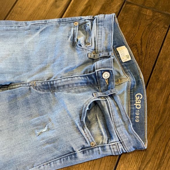 GAP Women’s True Skinny Destructed Jean - Picture 3 of 14